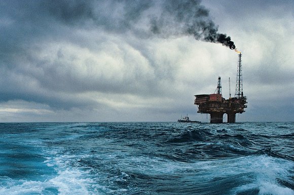 Oil Slump Will Lead to Falling Wages as Workers Move South For Jobs