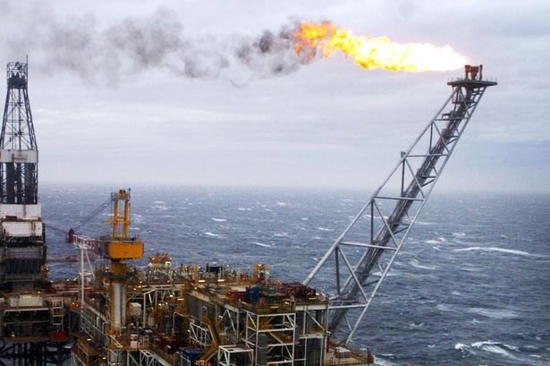 Oil Dips Below $30 With No End to Slump in Sight