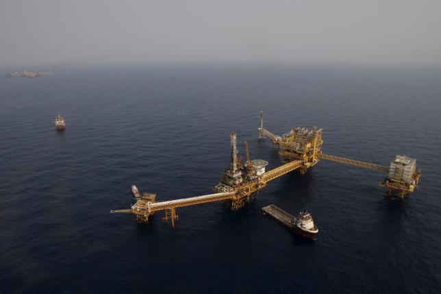 Pemex Evacuates Platform After Fire Breaks Out