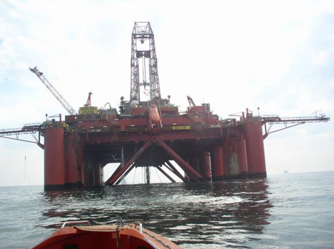 Semi-sub Borgland Dolphin in Double Drill for Wintershall